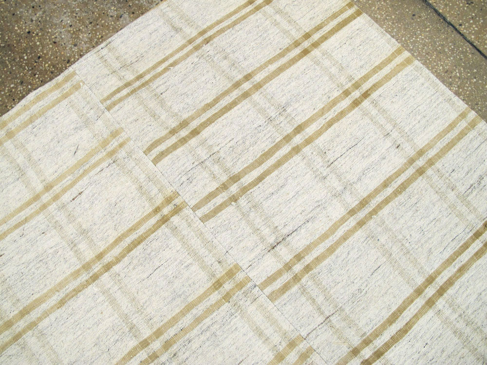 Vintage Turkish Flatweave Kilim Accent Rug, No.27010 - Galerie Shabab