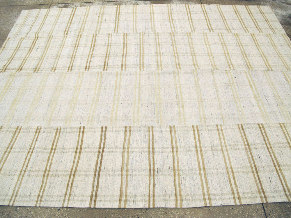 Vintage Turkish Flatweave Kilim Accent Rug, No.27010 - Galerie Shabab