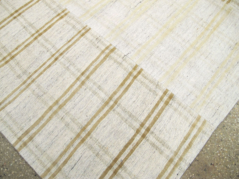 Vintage Turkish Flatweave Kilim Accent Rug, No.27010 - Galerie Shabab