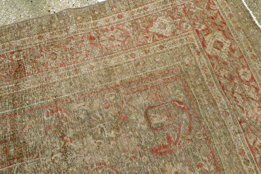 Antique Persian Mahal Distressed Carpet, No.27025 - Galerie Shabab