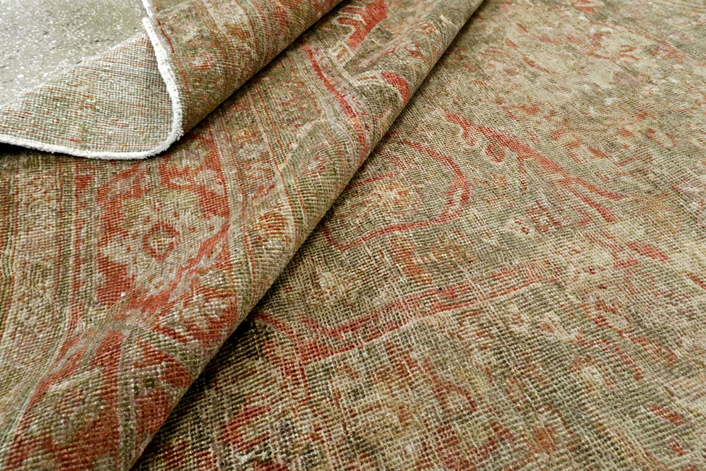 Antique Persian Mahal Distressed Carpet, No.27025 - Galerie Shabab