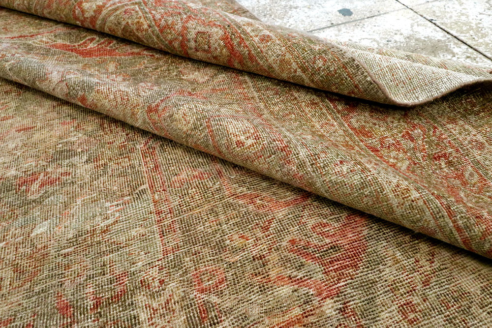 Antique Persian Mahal Distressed Carpet, No.27025 - Galerie Shabab