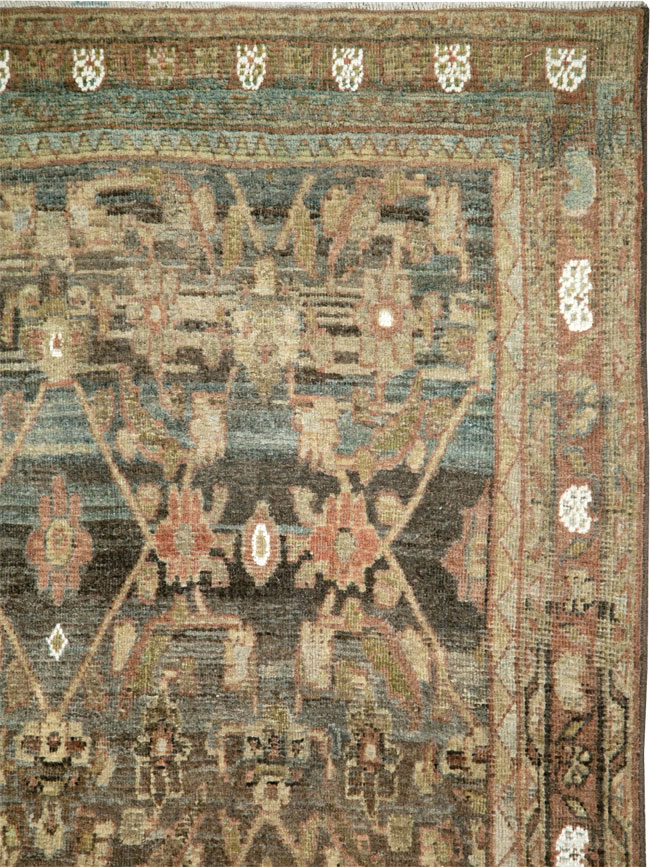Antique Persian Mahal Gallery Rug, No.27066 - Galerie Shabab