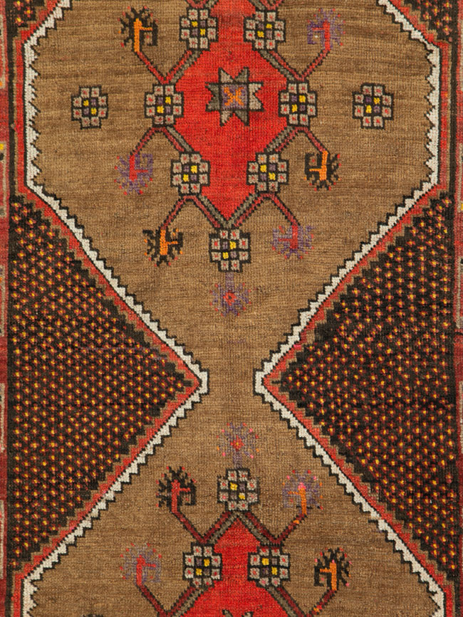 Vintage Persian Kurd Gallery Rug, No.27072 - Galerie Shabab