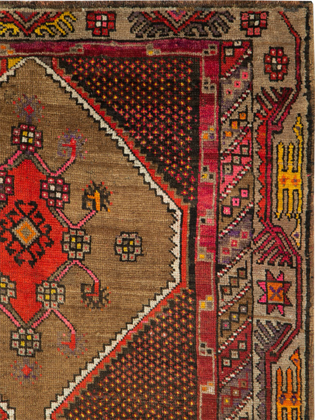 Vintage Persian Kurd Gallery Rug, No.27072 - Galerie Shabab
