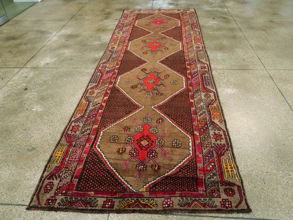 Vintage Persian Kurd Gallery Rug, No.27072 - Galerie Shabab