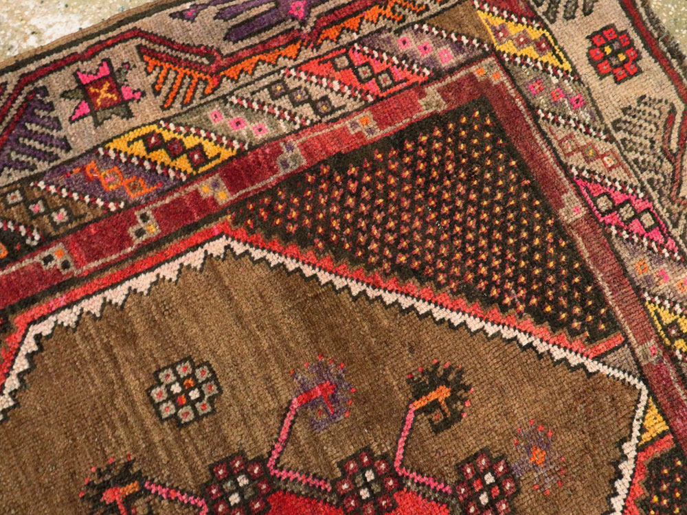 Vintage Persian Kurd Gallery Rug, No.27072 - Galerie Shabab