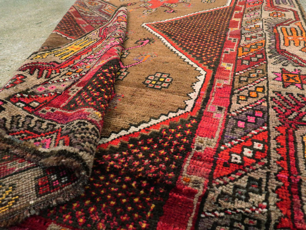 Vintage Persian Kurd Gallery Rug, No.27072 - Galerie Shabab