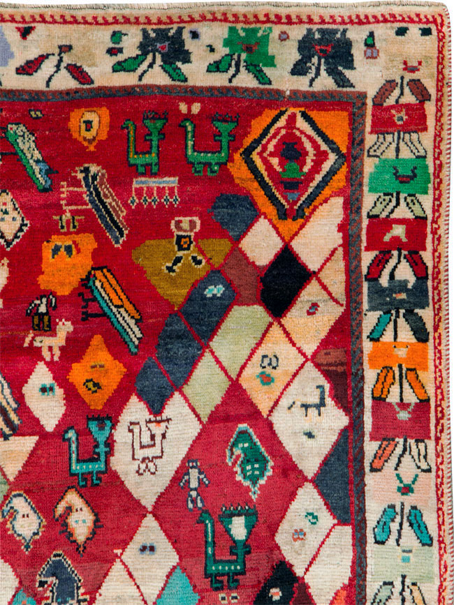 Vintage Persian Shiraz Rug, No.27077 - Galerie Shabab