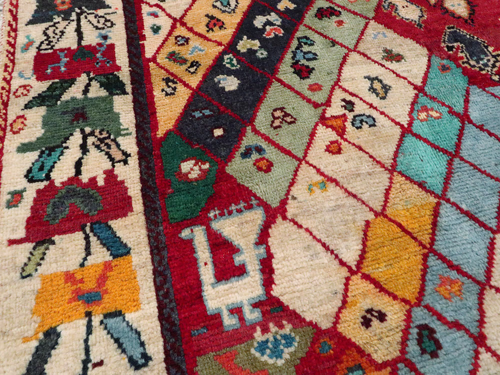 Vintage Persian Shiraz Rug, No.27077 - Galerie Shabab