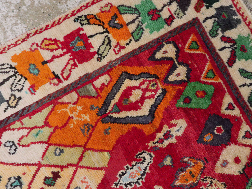 Vintage Persian Shiraz Rug, No.27077 - Galerie Shabab