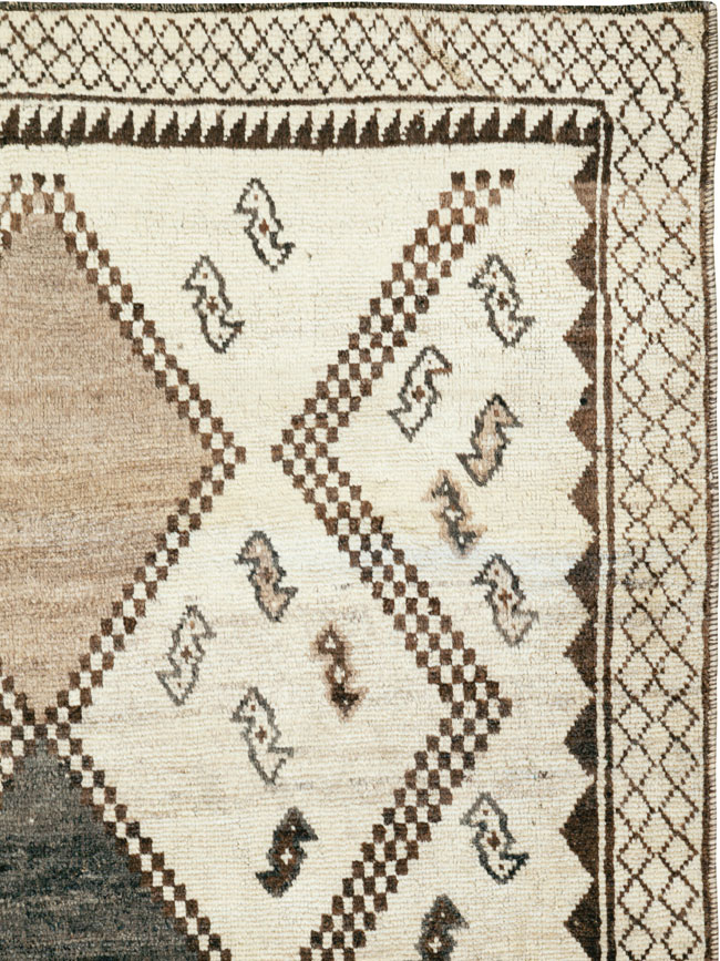 Vintage Persian Gabbeh Rug, No.27092 - Galerie Shabab