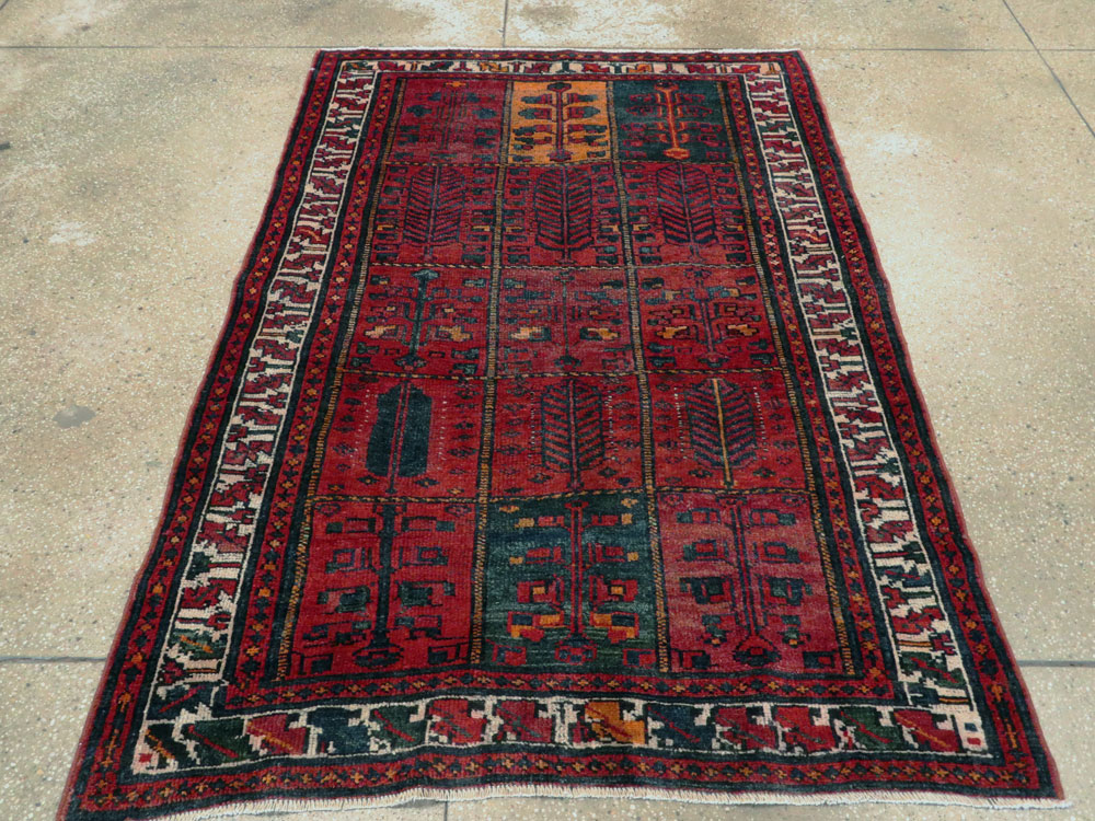Vintage Persian Bakhtiari Rug, No.27095 - Galerie Shabab