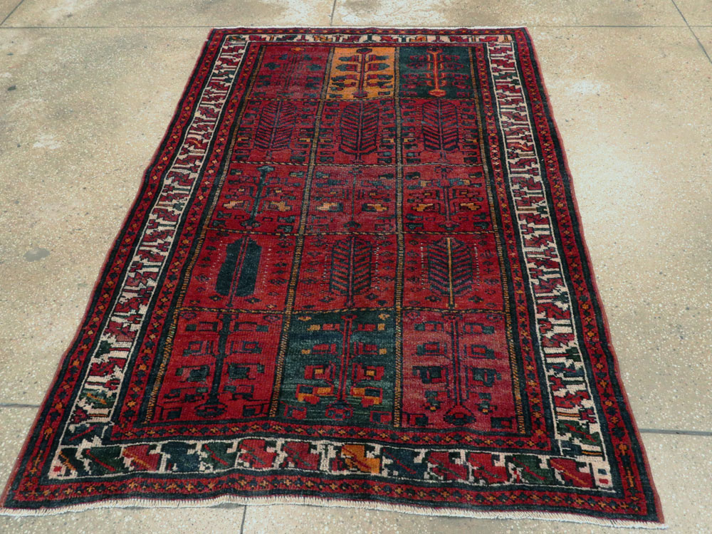 Vintage Persian Bakhtiari Rug, No.27095 - Galerie Shabab