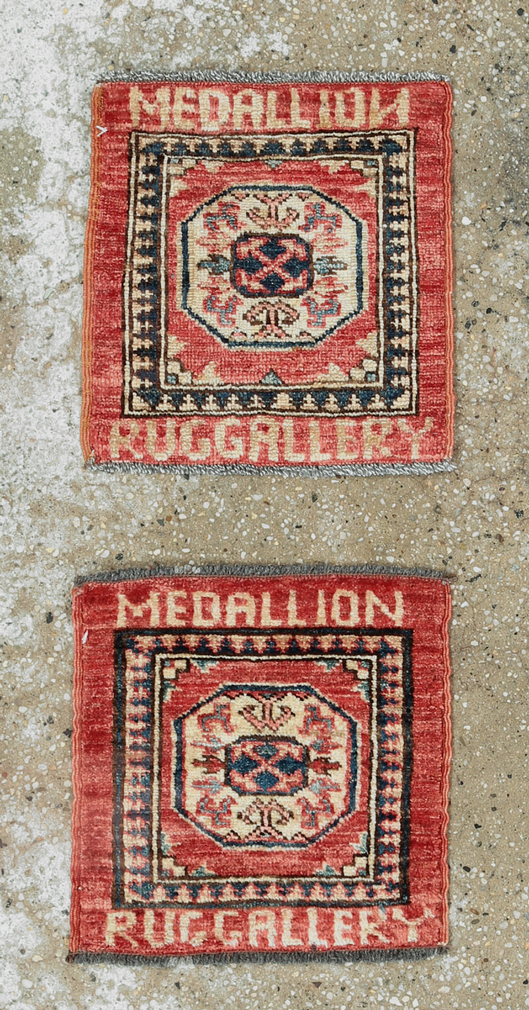 Modern Central Asian Turkoman Square Throw Rug (Pair: 1 of 2), No.27106 - Galerie Shabab