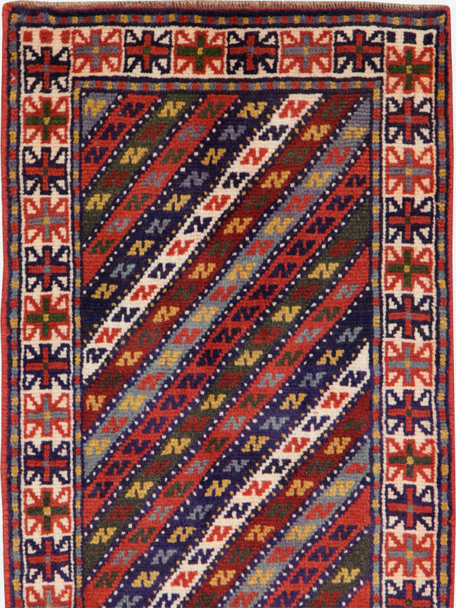 Vintage Persian Shiraz Small Runner, No.27109 - Galerie Shabab