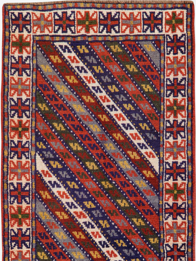 Vintage Persian Shiraz Small Runner, No.27109 - Galerie Shabab