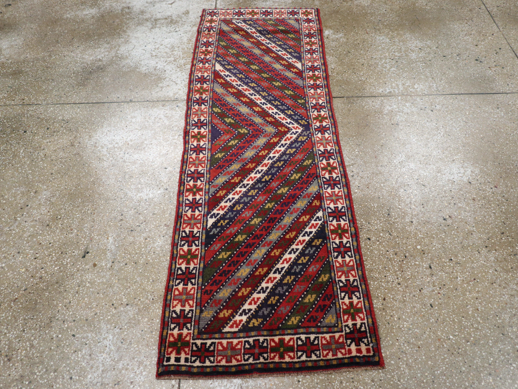 Vintage Persian Shiraz Small Runner, No.27109 - Galerie Shabab