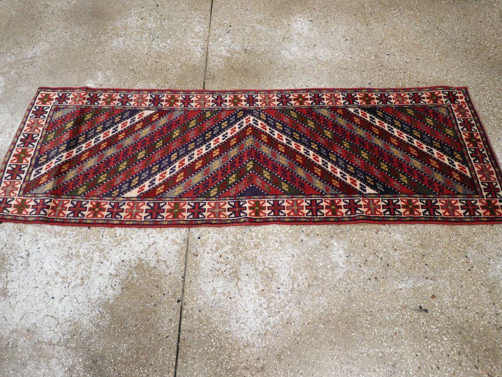 Vintage Persian Shiraz Small Runner, No.27109 - Galerie Shabab