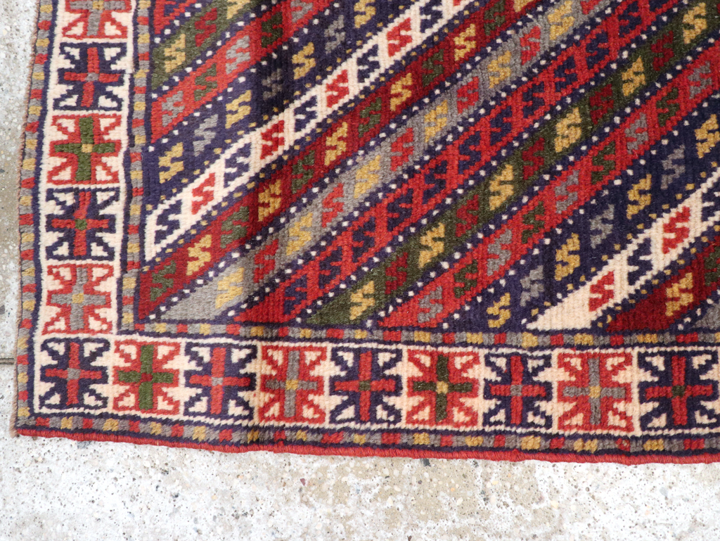 Vintage Persian Shiraz Small Runner, No.27109 - Galerie Shabab