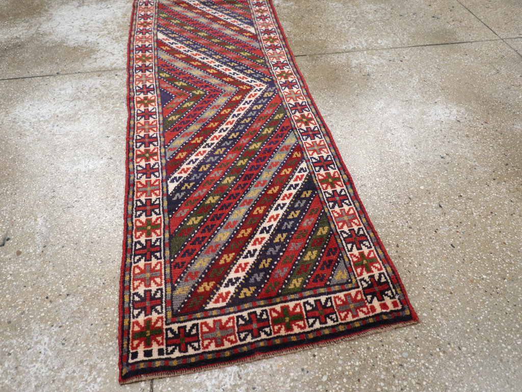 Vintage Persian Shiraz Small Runner, No.27109 - Galerie Shabab