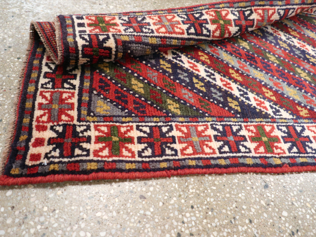 Vintage Persian Shiraz Small Runner, No.27109 - Galerie Shabab