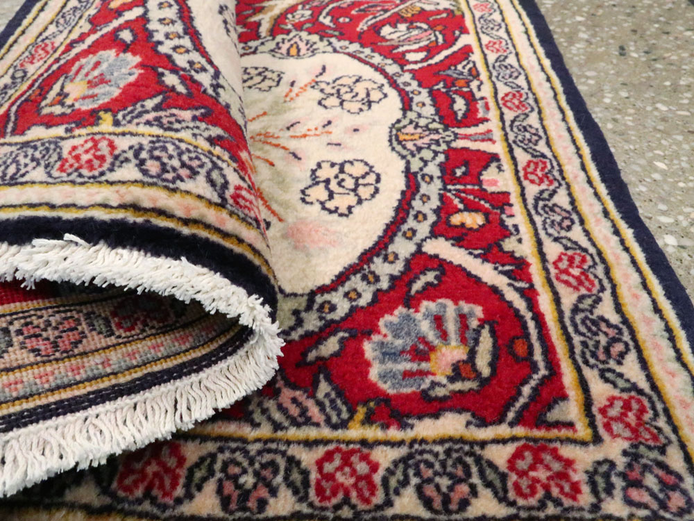 Vintage Persian Quom Rug, No.27113 - Galerie Shabab