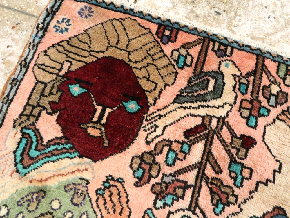 Vintage Persian Mahal Pictorial Rug, No.27114 - Galerie Shabab