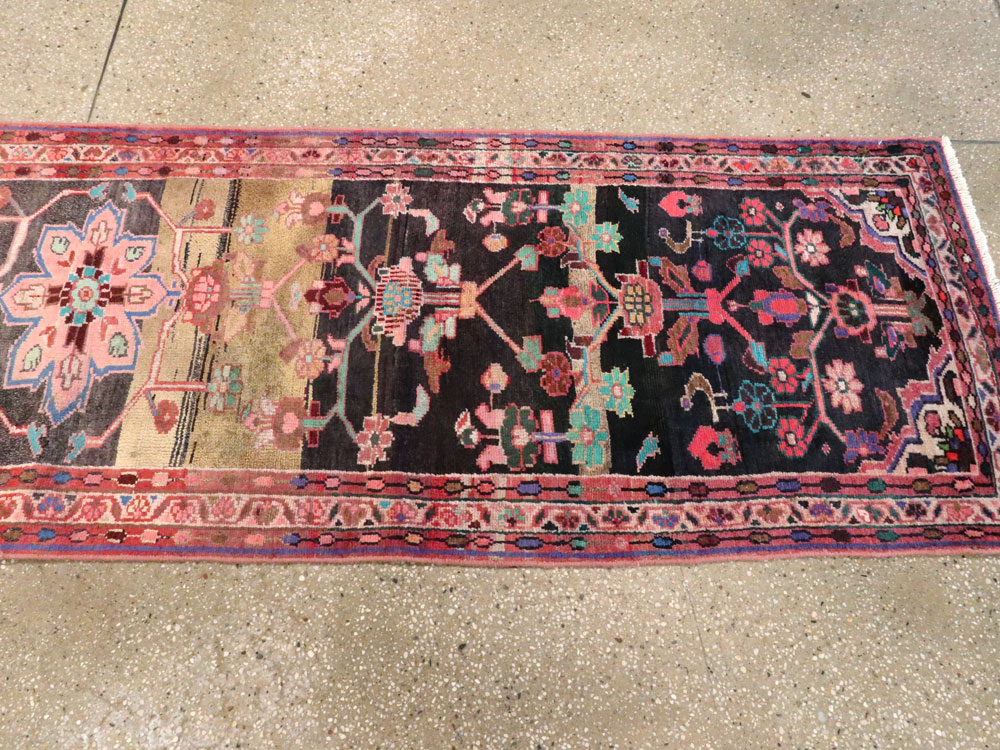 Vintage Persian Hamadan Runner, No.27128 - Galerie Shabab