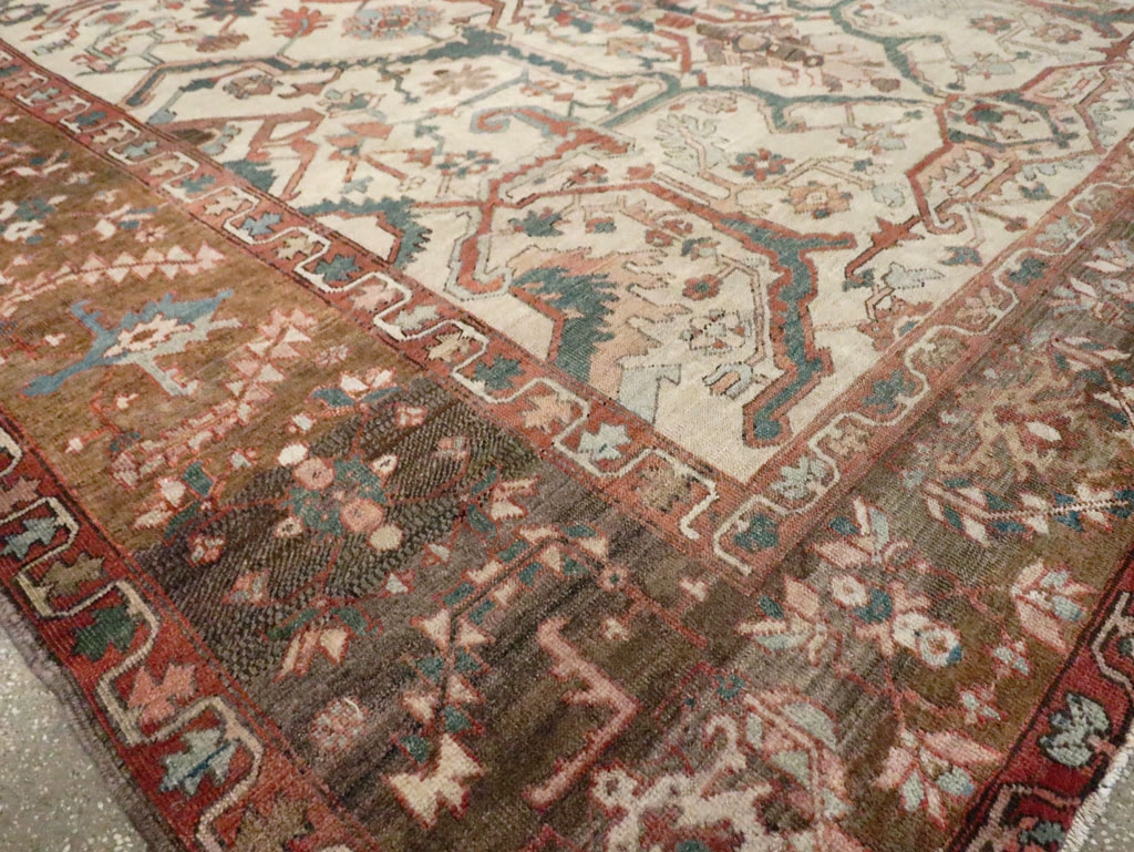 Antique Persian Heriz Carpet, No.27133 - Galerie Shabab