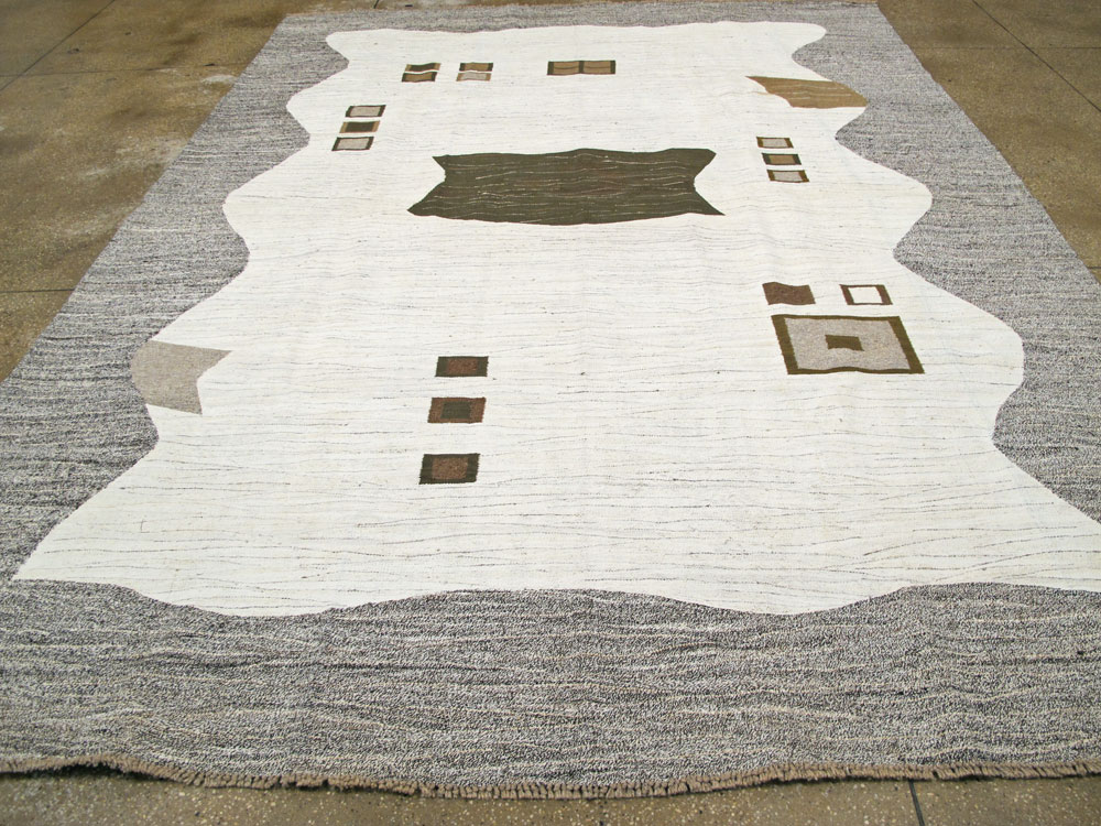 Modern Turkish Flatweave Kilim Room Size Carpet, No.27164 - Galerie Shabab