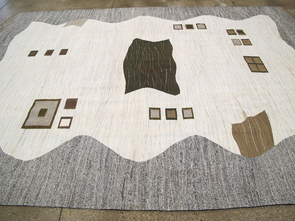 Modern Turkish Flatweave Kilim Room Size Carpet, No.27164 - Galerie Shabab