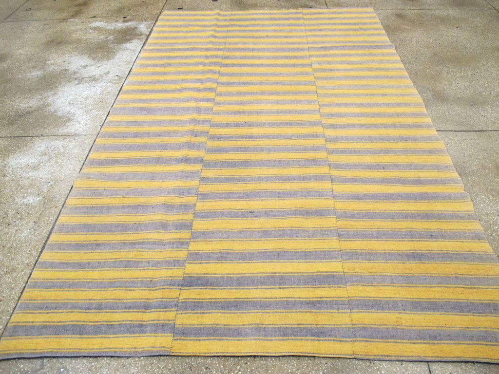 Vintage Turkish Flatweave Kilim Accent Rug, No.27173 - Galerie Shabab