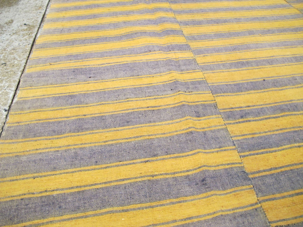 Vintage Turkish Flatweave Kilim Accent Rug, No.27173 - Galerie Shabab