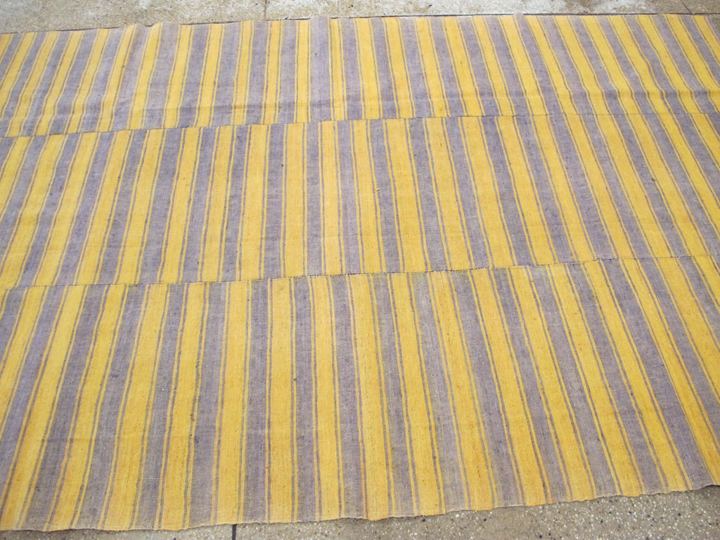 Vintage Turkish Flatweave Kilim Accent Rug, No.27173 - Galerie Shabab