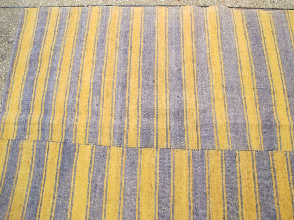 Vintage Turkish Flatweave Kilim Accent Rug, No.27173 - Galerie Shabab