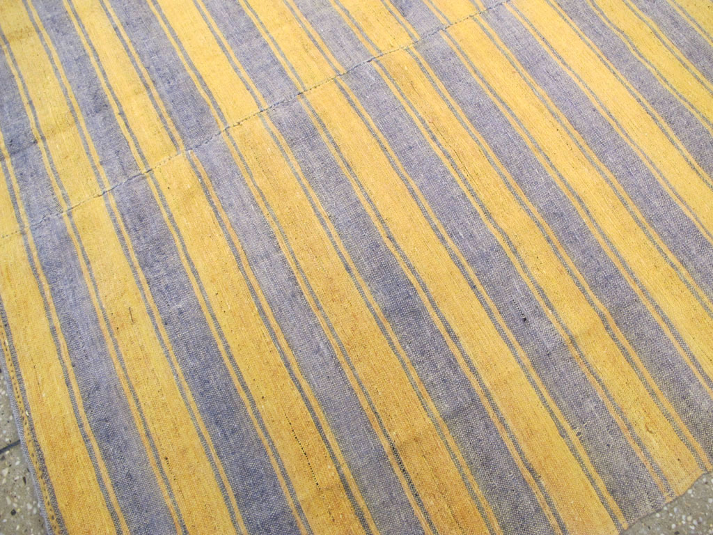 Vintage Turkish Flatweave Kilim Accent Rug, No.27173 - Galerie Shabab