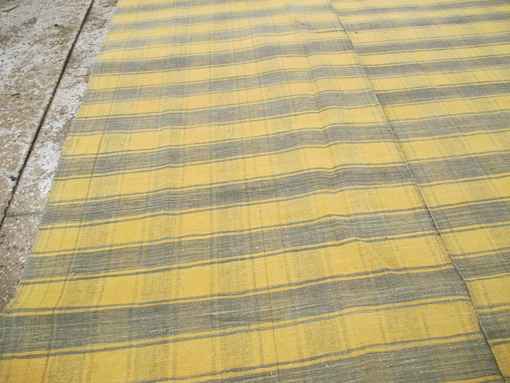 Vintage Turkish Flatweave Kilim Accent Rug, No.27174 - Galerie Shabab