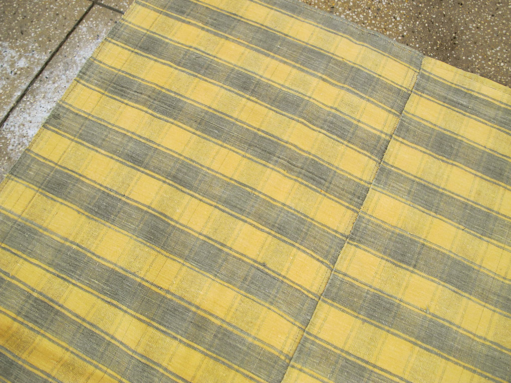 Vintage Turkish Flatweave Kilim Accent Rug, No.27174 - Galerie Shabab