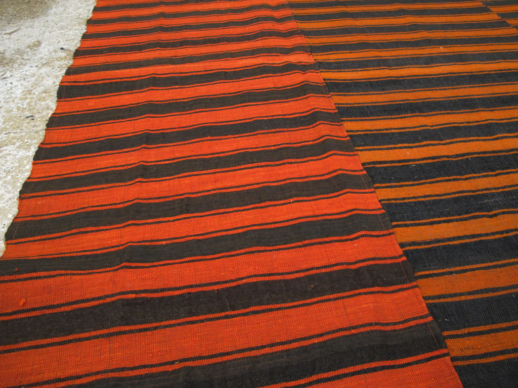 Vintage Turkish Flatweave Kilim Accent Rug, No.27175 - Galerie Shabab
