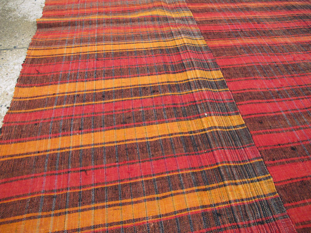 Vintage Turkish Flatweave Kilim Accent Rug, No.27177 - Galerie Shabab