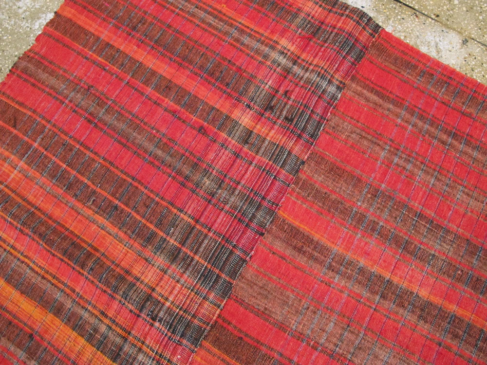 Vintage Turkish Flatweave Kilim Accent Rug, No.27177 - Galerie Shabab