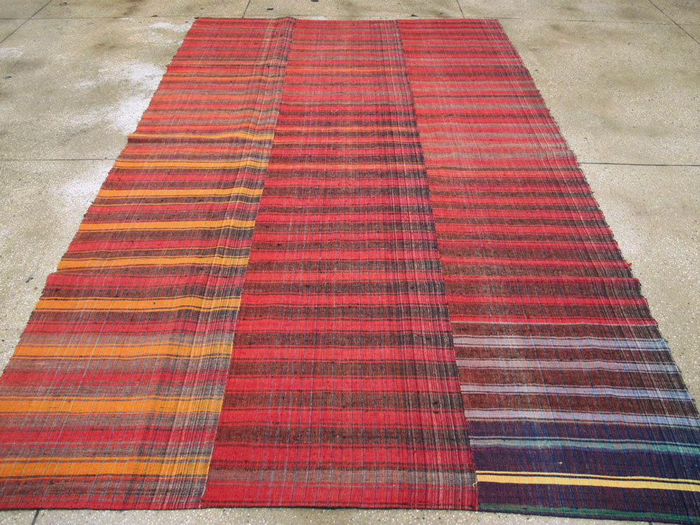 Vintage Turkish Flatweave Kilim Accent Rug, No.27177 - Galerie Shabab