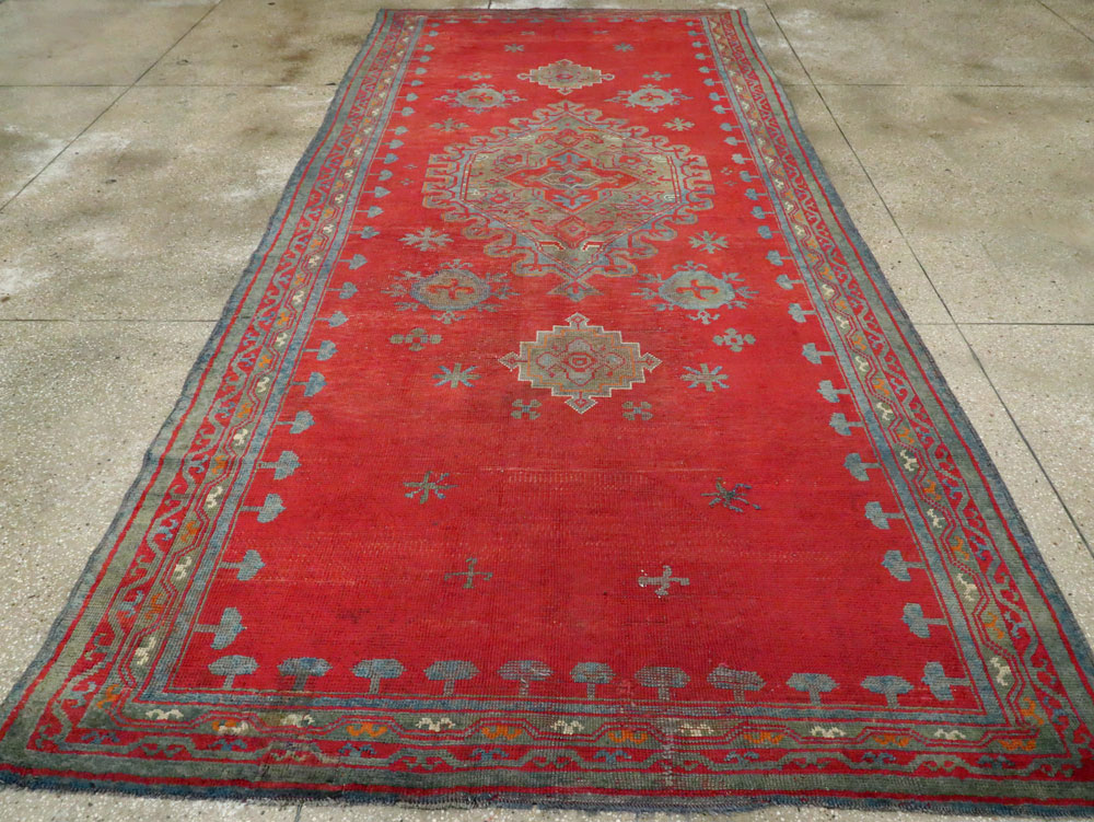 Antique Oushak Gallery Carpet, No.27244 - Galerie Shabab
