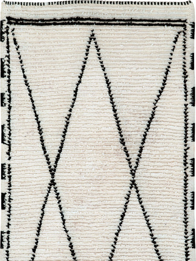 Contemporary Moroccan Runner, No.27246 - Galerie Shabab