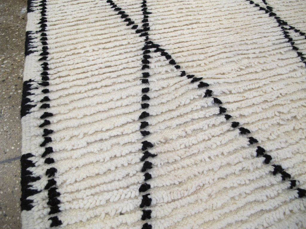 Contemporary Moroccan Runner, No.27246 - Galerie Shabab