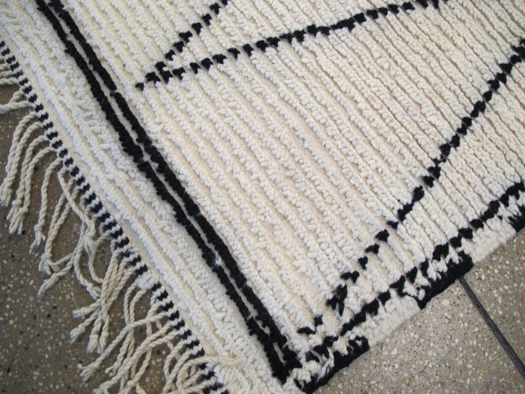 Contemporary Moroccan Runner, No.27246 - Galerie Shabab