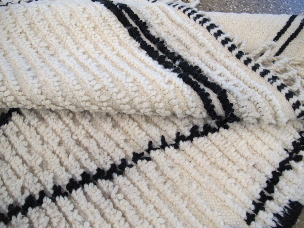 Contemporary Moroccan Runner, No.27246 - Galerie Shabab