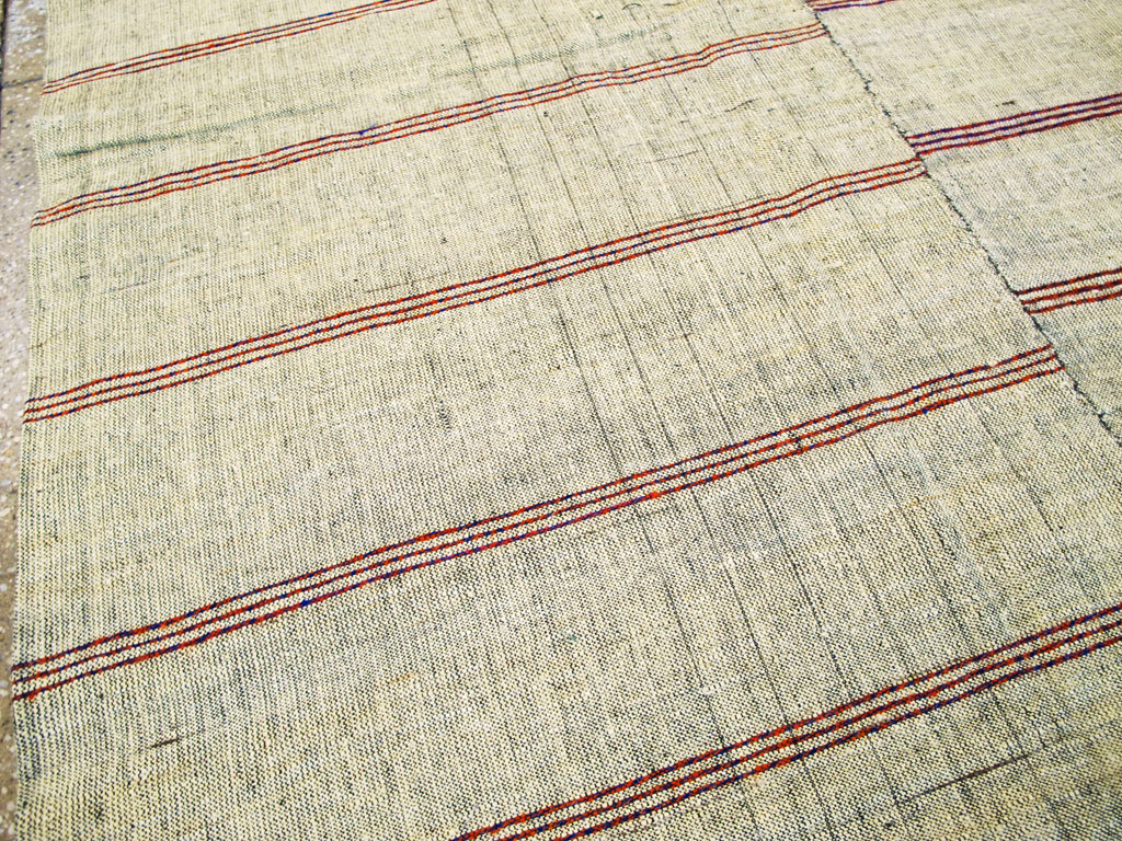 Vintage Turkish Flatweave Kilim Accent Rug, No.27264 - Galerie Shabab