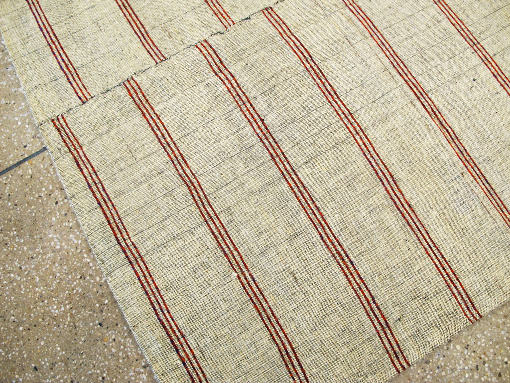 Vintage Turkish Flatweave Kilim Accent Rug, No.27264 - Galerie Shabab